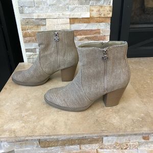 Vera Wang textile booties
